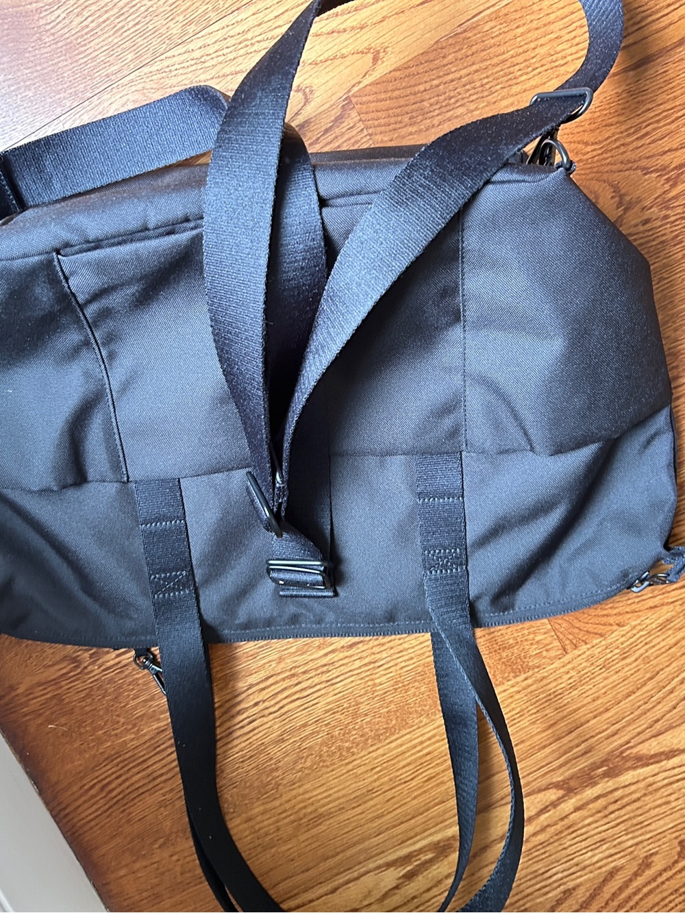 Everlane ReNew Transit 3-Way Tote in Black - Like New - Picture 7 of 8